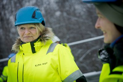 Bettina Sandvin, konserndirektør for utbyggingsdivisjonen i Bane Nor, sier at Bane Nor mangler tredjepartsgodkjenning for signalanlegget på Vestfoldbanen. Jernbanetilsynet stengte mandag banen mellom Larvik og Porsgrunn. Bildet er fra Ringebu i november. 