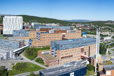 Hackergruppen vil frede sykehus fra løsepengevirustjenesten. Det vil si at Helse Nord, der det ble bekreftet datainnbrudd i 2022, ikke ville blitt angrepet av gruppens løsepengevirus eller fått dekrypteringsnøkkelen gratis. Her representert ved UNN i Tromsø.