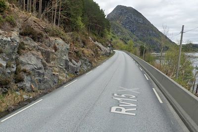 Fra riksvei 15 mellom Brunsvik og Almenningen.