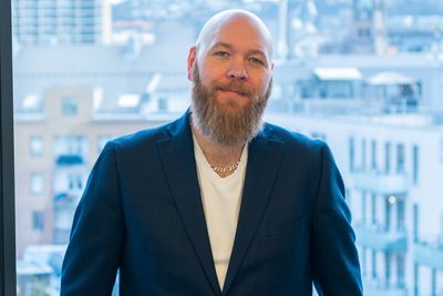 Magnar Barsnes er forretningsarkitekt og partner-manager innen IT-sikkerhet i Conscia. I kronikken sammenligner han IT-sikkerhet med flomvern.