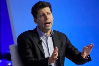 Sam Altman har fått sparken som sjef for OpenAI, men ting tyder på at styret har fått kalde føtter.