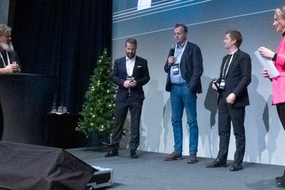 Torgeir Waterhouse i Otte leder debatt mellom Telias Henning Lunde, Telenors Arne Q. Christensen, Lyses Reynir Johannessen og digitaliseringsminister Karianne Tung under Inside Telecom-konferansen.