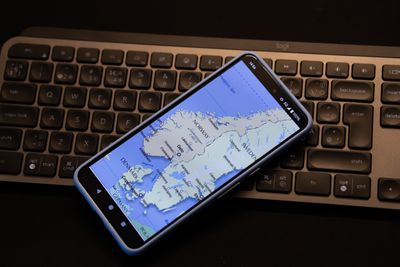 Nordmenn bruker mobilen alt for mye, viser den årlige rapporten for vaner og forbrukerteknologi.