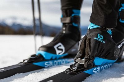 Salomon og Atomic, samt eieren Amer Sports, har fått forbud mot å selge skibindingen Prolink Shift-in i Norge.