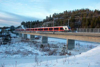 Vestfoldbanen mellom Larvik og Porsgrunn ble stengt mandag forrige uke på grunn av at signalanlegget manglet godkjenning. Torsdag ble den åpnet igjen med midlertidig godkjenning.