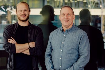 Fra venstre: Grunnlegger og styreleder i Remarkable, Magnus Haug Wanberg, sammen med ny administrerende direktør Philip S. Hess.