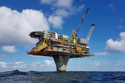 Kraft fra land til Draugen og Njord er fortsatt ikke ferdig behandlet av Olje- og energidepartementet, ett år etter at planen ble overlevert. 