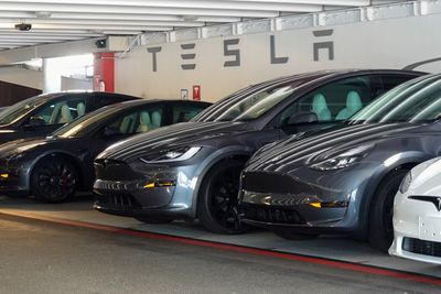 Mange Teslaer må oppdateres på grunn av et problem med et overvåkingssystem for selvkjøring.