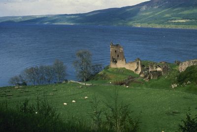 Loch Ness er 23 kilometer lang. Pumpekraftverket Statkraft nå har kjøpt rettighetene til ligger sør-vest for Inverness.