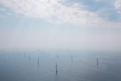 Equinor-sjef Anders Opedal trenger mer kraft fra land for å elektrifisere sokkelen. Men han har ikke tro på flere løsninger som Hywind Tampen. 