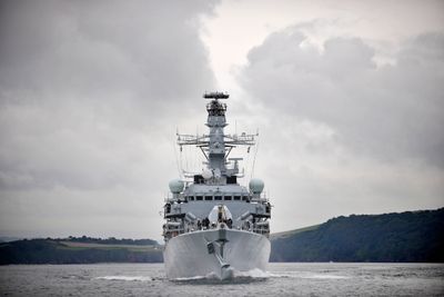 Dette bildet av HMS Somerset i nærheten av Plymouth er fra 2011 og har Boeing Harpoon-launchere som nå er byttet ut med utskytningsramper for NSM.