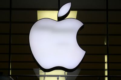 Amerikanske myndigheter forbyr Apple å selge nyere klokkemodeller med innebygd teknologi for å måle oksygennivå i blodet. En strid om patentrettigheter ligger bak.