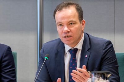 Statssekretær Tomas Norvoll i Kommunaldepartementet vil ikke si noe om departementets behandling av Telenors ferskeste kobberklage.