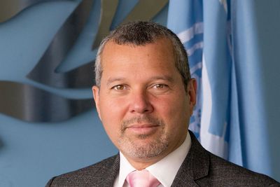 Arsenio Antonio Dominguez Velasco er generalsekretær i IMO fra 1. januar 2024 og valgt for fire år. Panamaneren begynte i IMO i 2017. Han har både maritim og juridisk utdannelse. 