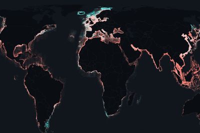 Flesteparten av fiskefartøyene i verden er ikke synlige for offentligheten, viser en ny studie. De blå områdene viser fartøy som er synlige, de røde er usynlige fiskefartøyer.