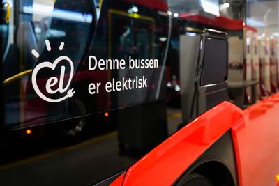 Den siste uken har det vært problemer med elbussene i Oslo – og hundrevis av avganger er blitt innstilt daglig.