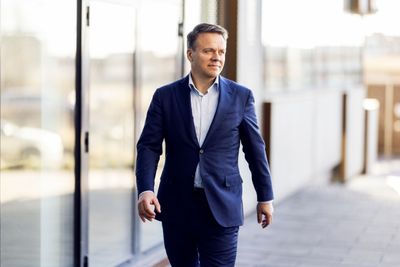 Konsernsjef Martin Lippert i Global Connect forteller at selskapet nå har 730.000 aktive private husstander i sitt bredbåndsnett, og nær 100.000 bedrifter. 