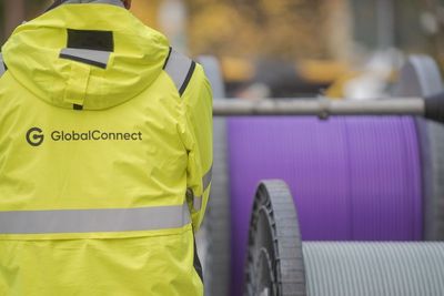 Global Connect eier mye av fibernettet i Nord-Europa. Nå er det fastslått i Oslo tingrett at de har rett på å selge overskuddskapasiteten i det norske jernbanenettet.