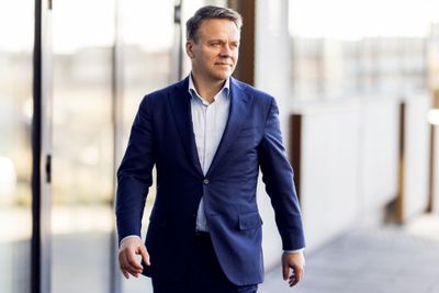 Globalconnects toppsjef Martin Lippert tror bedre fiberkaasitet mellom Norge og Sverige vil bidra til forsvarssamarbeidet mellom landene framover.