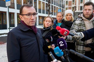 Utenriksminister Espen Barth Eide møtte pressen utenfor Utenriksdepartementet fredag formiddag for å kommentere Jemen-angrepet. 