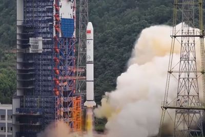 Denne oppskytningen i 2022 hadde med seg ni satellitter. Kina planlegger tusenvis flere.