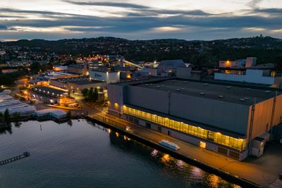 Elkem kjøper Rec Solars norske fabrikker, som inkluderer industriområder like ved selskapets egen fabrikk i Fiskaa i Kristiansand. 