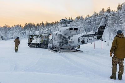 Bell 412 fra 339 SOAS måtte nødlande under et treningsoppdrag i Taklås i nærheten av Skrimfjellet torsdag 4. januar. Torsdag 11. januar ble det hentet ut av området på slede/ski trukket av ei beltevogn.
