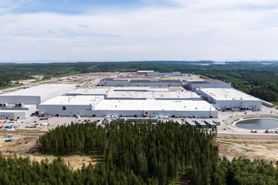 Batteriprodusenten Northvolt får internasjonal kapital til storsatsing i Nord-Sverige.