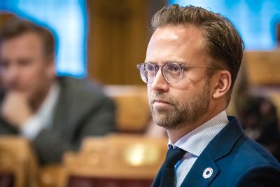 Nikolai Astrup (H) sier det er lettvint av finansministeren når han uten en utredning vil gå inn for å kutte to av de fire strømkablene som går mellom Norge og Danmark.