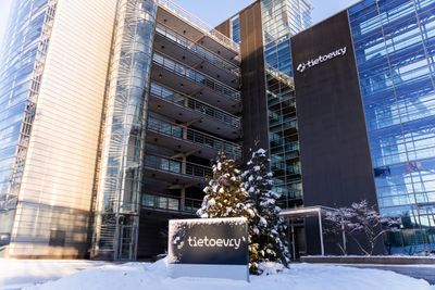 Vinterlig bilde av Tietoevrys kontor i Espoo, Finland.
