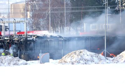 Det brant i flere gassbusser i Sarpsborg, noe som gjorde at politiet opprettet en sikkerhetssone.