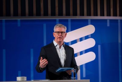 Konsernsjef Börje Ekholm i Ericsson sier det er motvind og for lave investeringer i mobilmarkedet. Operatørene investerer ikke nok til å gi 5G-kundene de tjenestene de etterspør, sier han. 