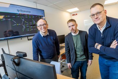 Fra venstre: IT-revisor Egil Andresen, prosjektor Thomas Solberg og IT-revisor Børre Lagesen.