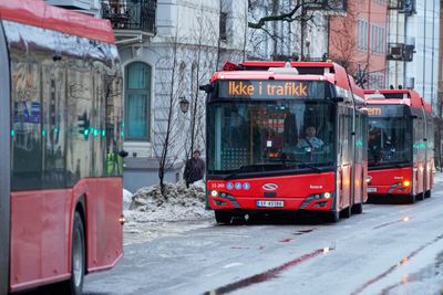 Onsdag var det svært glatt på veiene i Oslo og omegn. Blant annet sto bussene i Kirkeveien i Oslo.