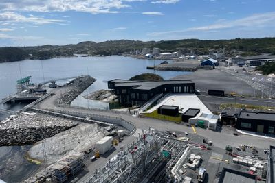 Her bygges Northern Lights-anlegget i Øygarden. Hit skal CO2 fraktes fra industrianlegg for å bli mellomlagret før gassen sendes flytende i rør for injeksjon på norsk sokkel. Sokkeldirektoratet har beregnet at det er plass til over 80 milliarder tonn CO2 på norsk sokkel.