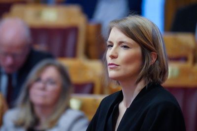 SVs Kari Elisabeth Kaski støtter finansminister Trygve Slagsvold Vedums forslag om skatt på persondata.