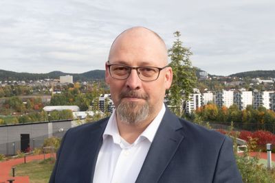 Georg Svendsen, leder for infrastruktur i Telia Norge, på taket av Telias bygg på Økern i Oslo.