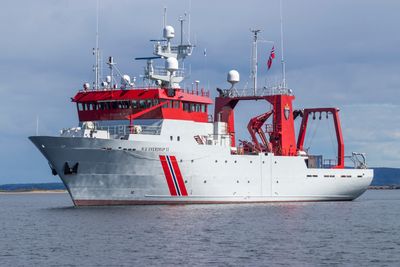 FFIs forskningsfartøy H.U. Sverdrup II er satt inn for å se etter mistenkelige objekter eller aktivitet ved undervannsfiber på norsk sokkel.