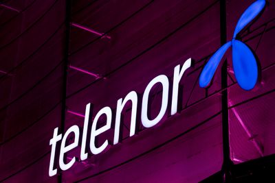 Oslo 20231024. 
Telenor logo på utsiden av Telenor Arena på Fornebu.
Foto: Frederik Ringnes / NTB