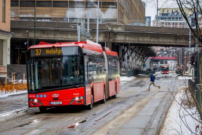 Unibuss har unnlatt å sende viktig garanti til Ruter for Oslo Indre by-kontrakten. Bildet er av en buss som betjener en av linjene på Oslo Indre by-kontrakten, fra februar i år.
