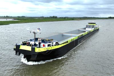 H2 Barge 1 er den første lekteren til FPS som er bygget om til hydrogendrift med 1,2 MW PEM brenselceller fra Ballard.