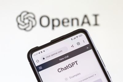 OpenAI har fortsatt store ambisjoner på KI-feltet, og kan snart lansere en slags «altomfattende» agenttjeneste, ifølge rapport.