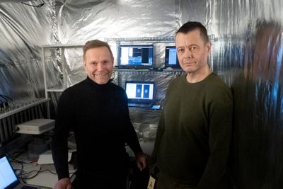 Tore Kristoffersen og Arne Igesund i 5G-laben til Ice i Nydalen i Oslo.