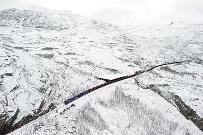 Et godstog som fraktet malm sporet av på Narvik stasjon 12. mars 2023.