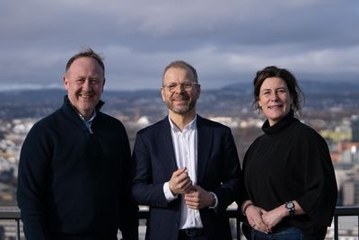 Fra venstre: Leder Øyvind Vederhus, nyansatt direktør Heikki Eidsvoll Holmås og direktør Beate Nossum i Sopra Steria Footprint.