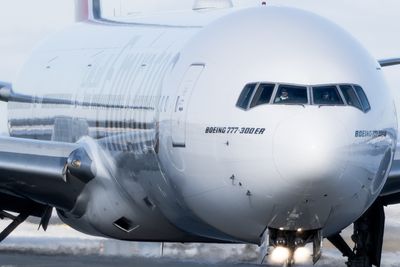 Ansatte i Boeing kan vente seg en saftig lønnsøkning. Bildet viser Emirates Boeing 777-300 på Oslo Lufthavn tidligere i år. 