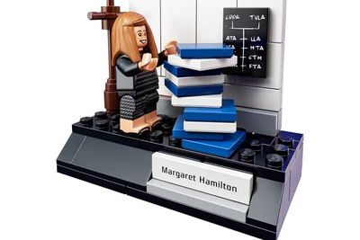 Margaret Hamilton ble gjengitt i Lego som en del av «Women in Nasa»-settet.