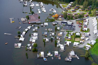 En campingplass ved Hamar var blant stedene som ble rammet av ekstremværet i august i fjor. Norsk Regnesentral har beregnet en kraftig økning av skadeutbetalinger i Norge fram mot århundreskiftet.