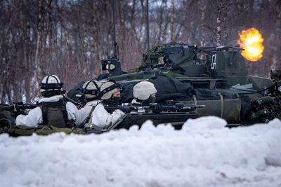 Det er avgjørende at våre allierte kjenner de klimatiske forholdene i Norden, mener forsvarsminister Bjørn Arild Gram (Sp). Han er fornøyd med øvelsen Nordic Response så langt.