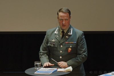 Oberst Atle Guldbransen, sjef for IKT og Teknologi-avdelingen i Forsvarsstaben, mener man i større grad må tenke øst-vest enn nord-sør om Forsvarets infrastruktur for kommunikasjon.